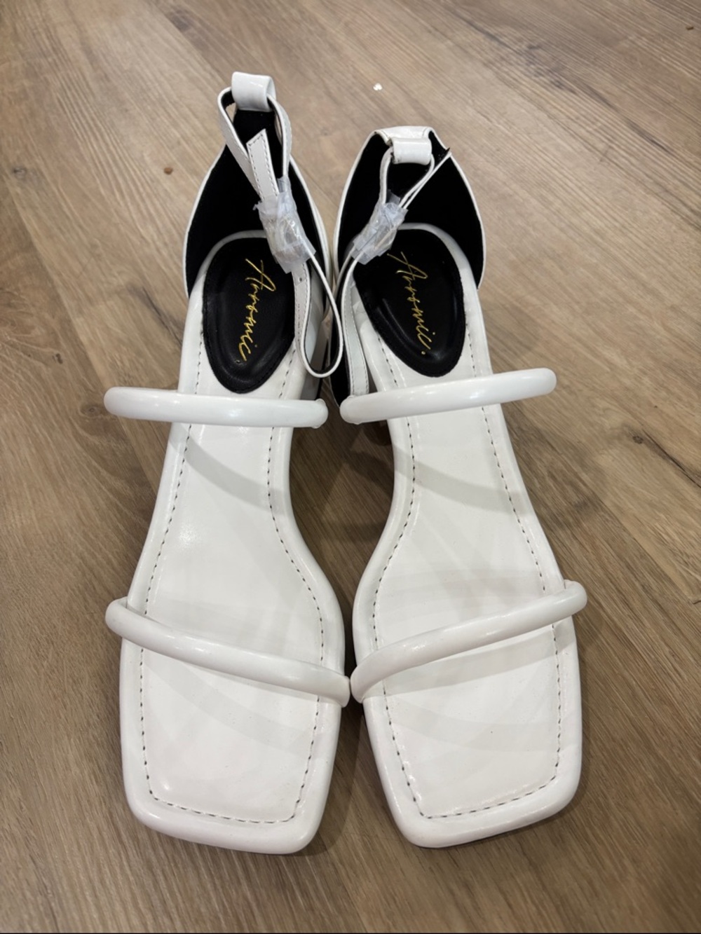 NEW Women’s Arromic Square Toe Sandals - Picture 2 of 6